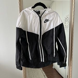 Nike Black & White Athleisure Windbreaker - Size Small